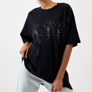 PacSun graphic tee OS but fits like a large